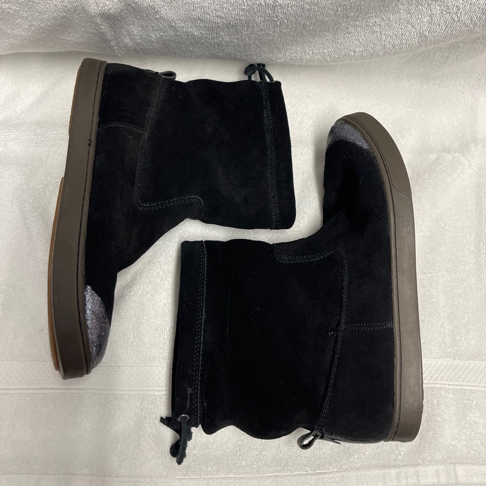 OLUKAI KAPA MOE BLACK SUEDE WITH GLITTER TOE LADIES SIZE 40 / 10